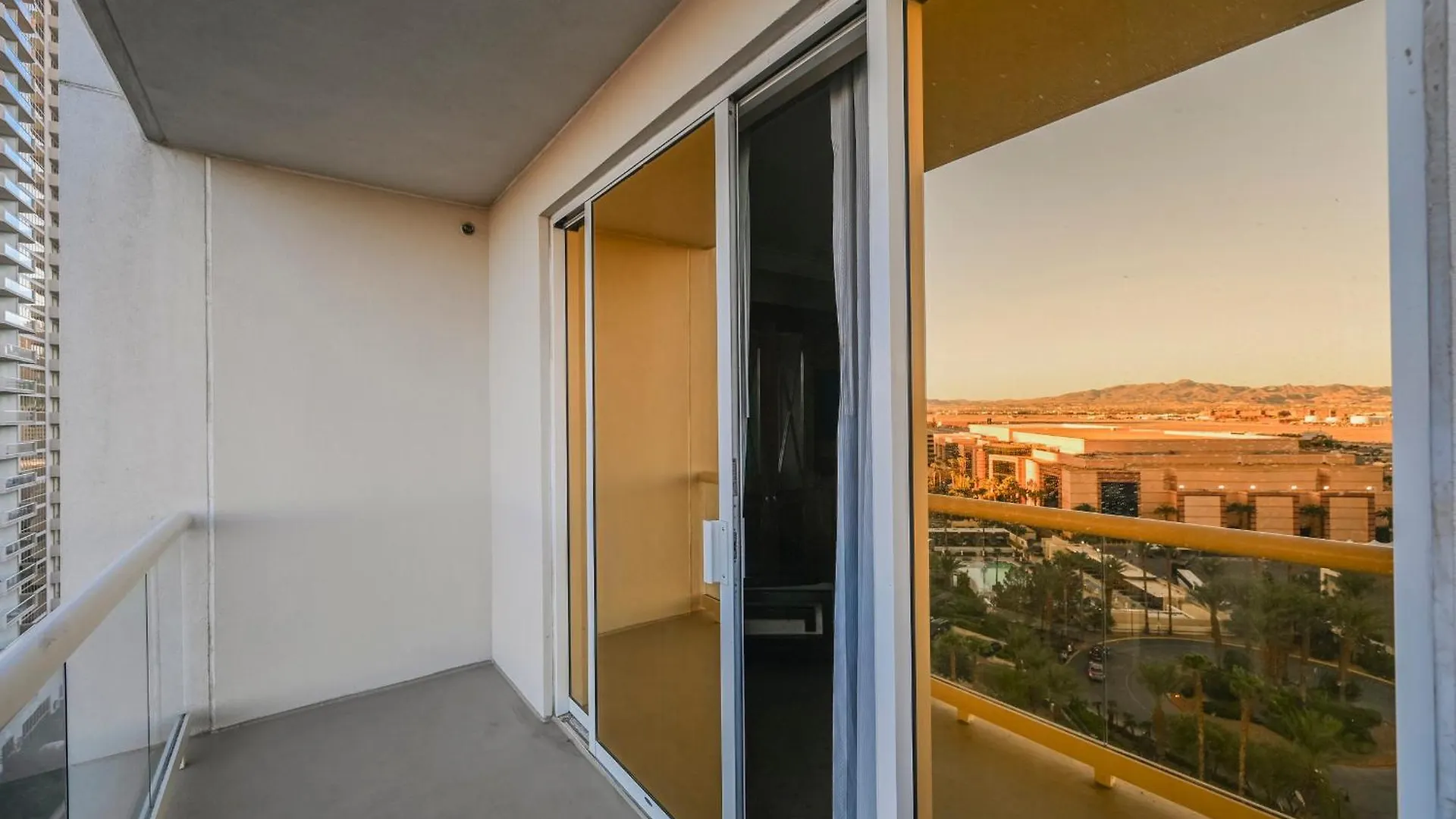 Stripviewsuites At Signature Las Vegas Aparthotel